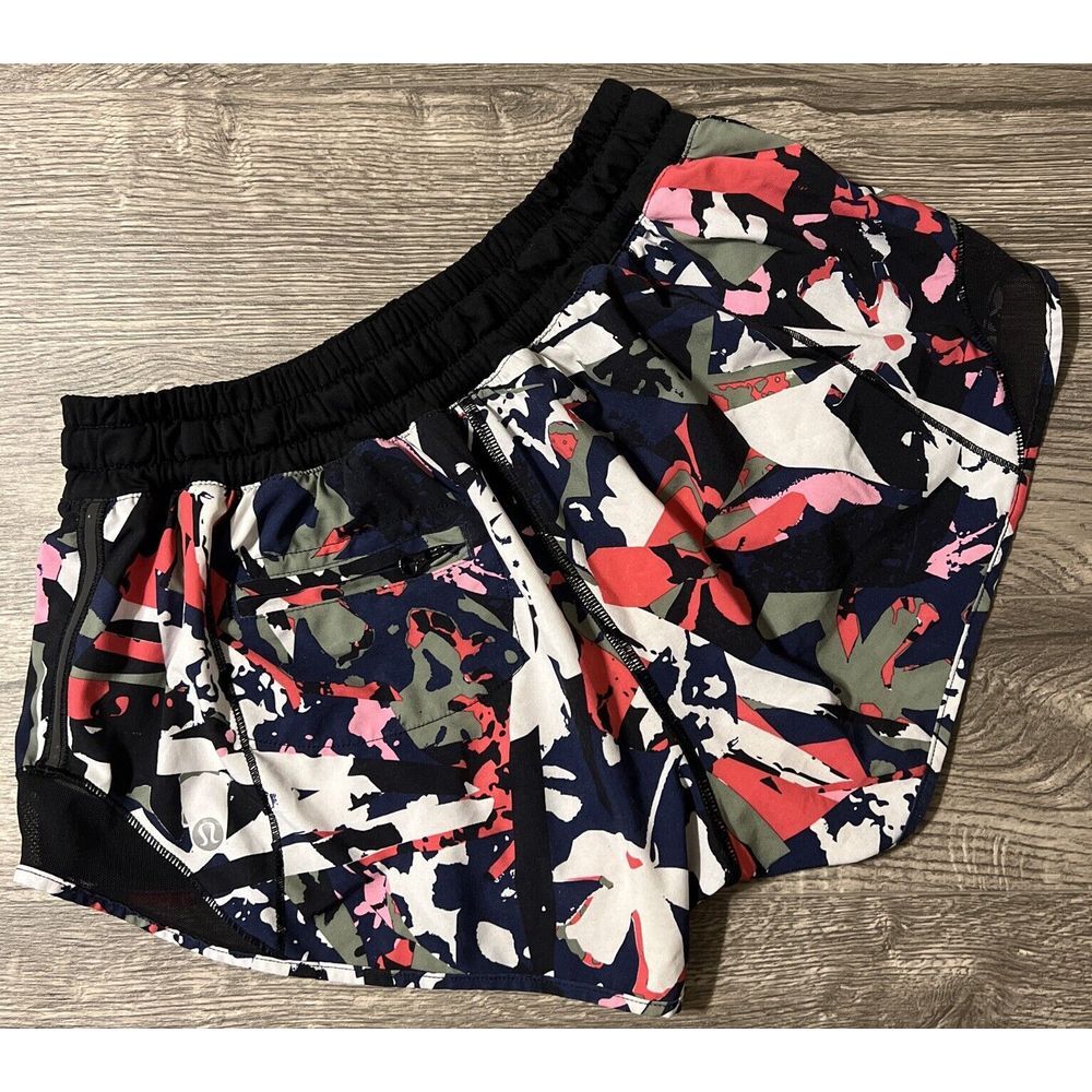 Lululemon Hotty Hot Shorts Pop Cut Boom Juice Multi/Black Size 4 W7A28S